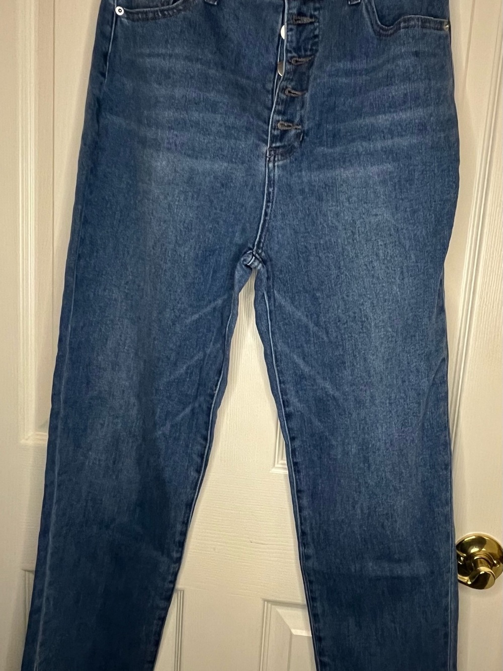Classic High-Rise Women's mom Jeans in medium Blue